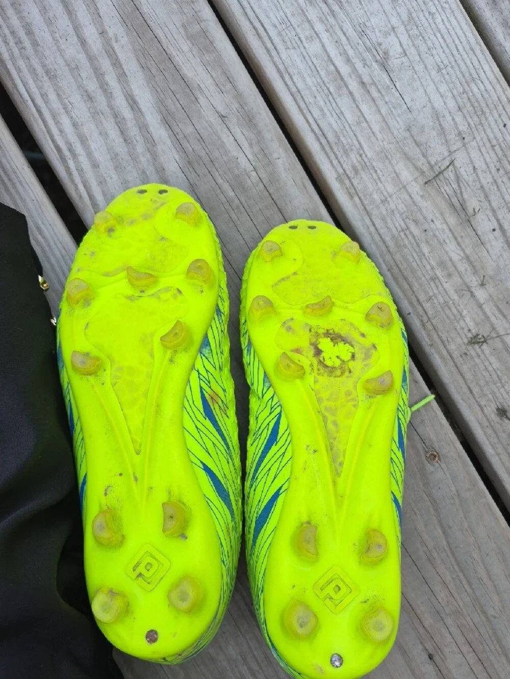 Dream Pairs Soccer Cleats